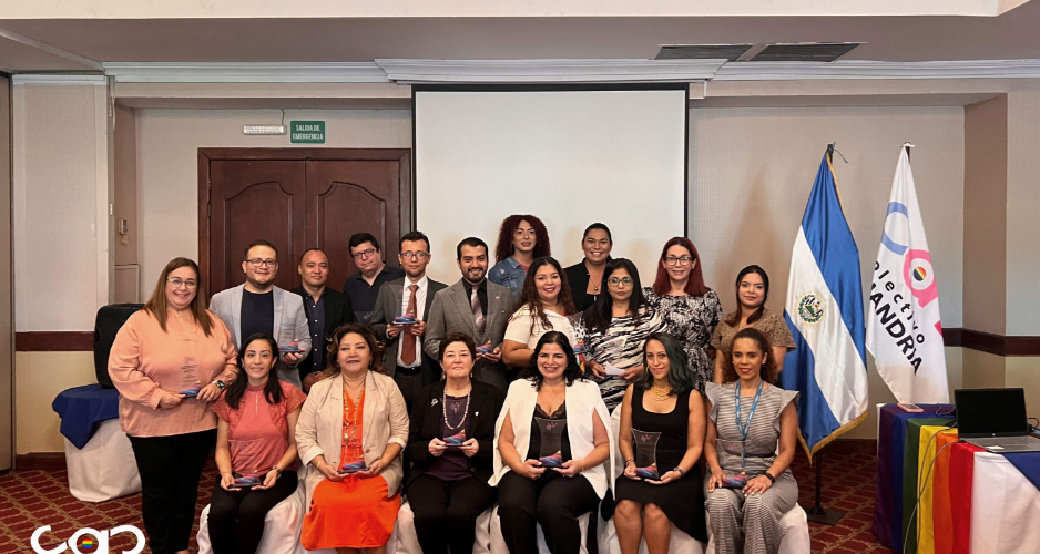 Grupo de personas en el Centro Cultural de España en el Salvador